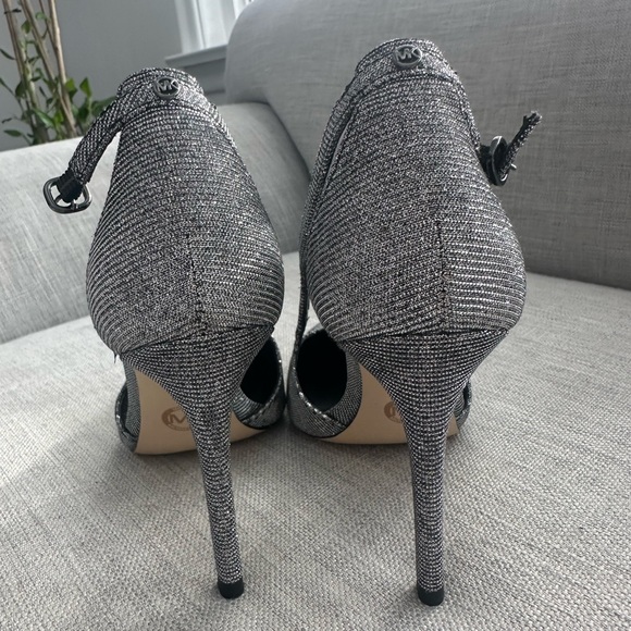 Michael Kors beautiful silver shoes - Picture 4 of 4